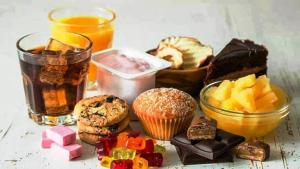 10 Foods & Drinks जिन्हें आपको कभी खाली पेट नहीं पीना चाहिए