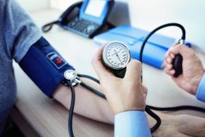 High Blood Pressure: हाई बीपी के मरीज फौरन बना लें इन चीजों से दूरी, नहीं तो बिगड़ सकती है तबियत