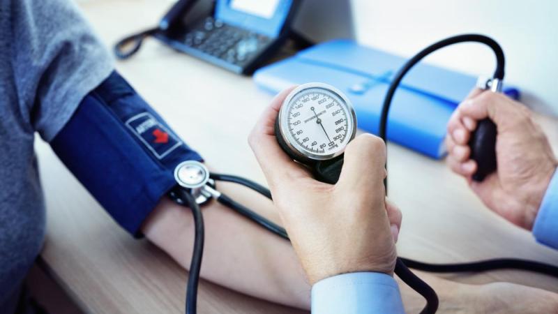 High Blood Pressure: हाई बीपी के मरीज फौरन बना लें इन चीजों से दूरी, नहीं तो बिगड़ सकती है तबियत